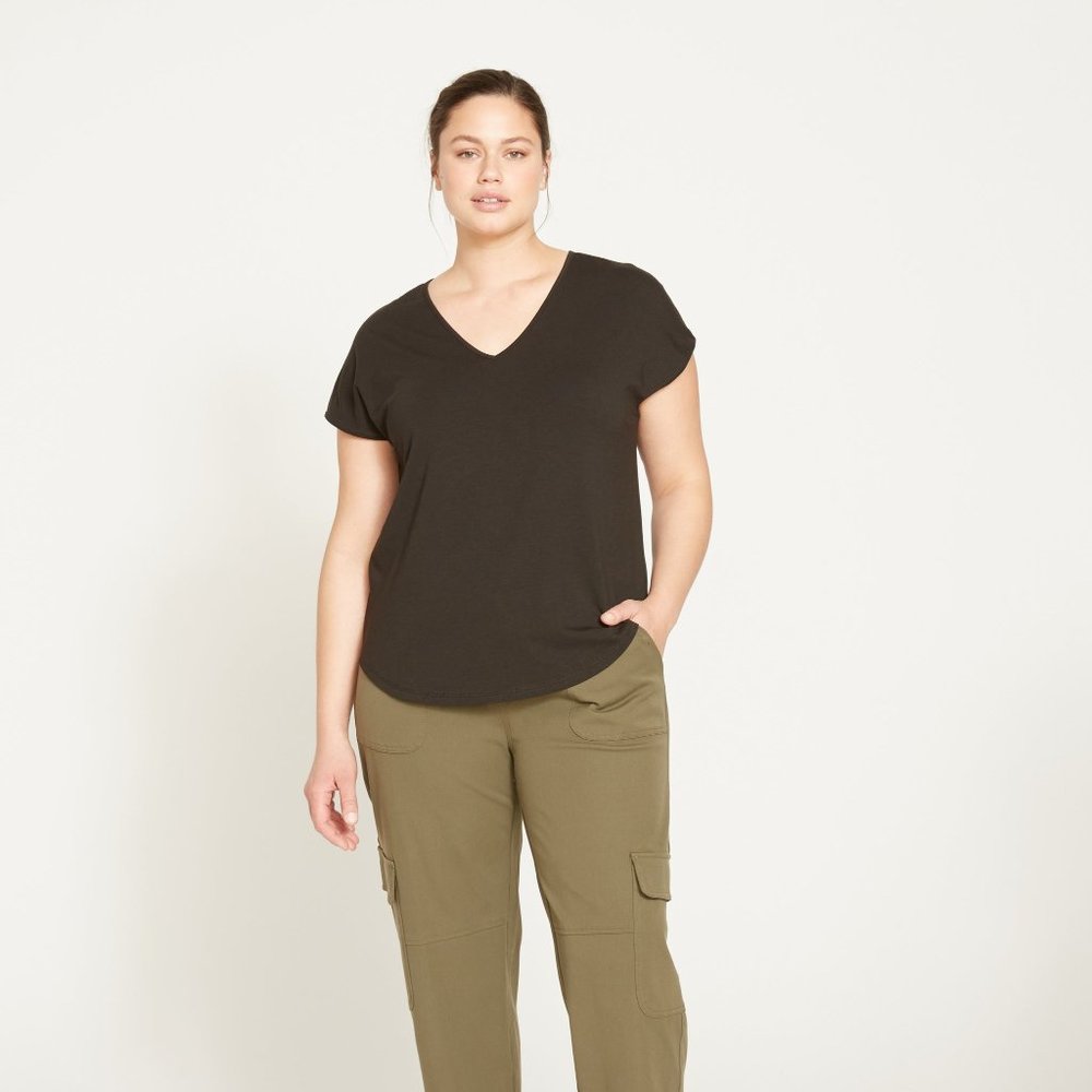 NWT Universal Standard Black Cap Sleeve V Rex in M (18-20)